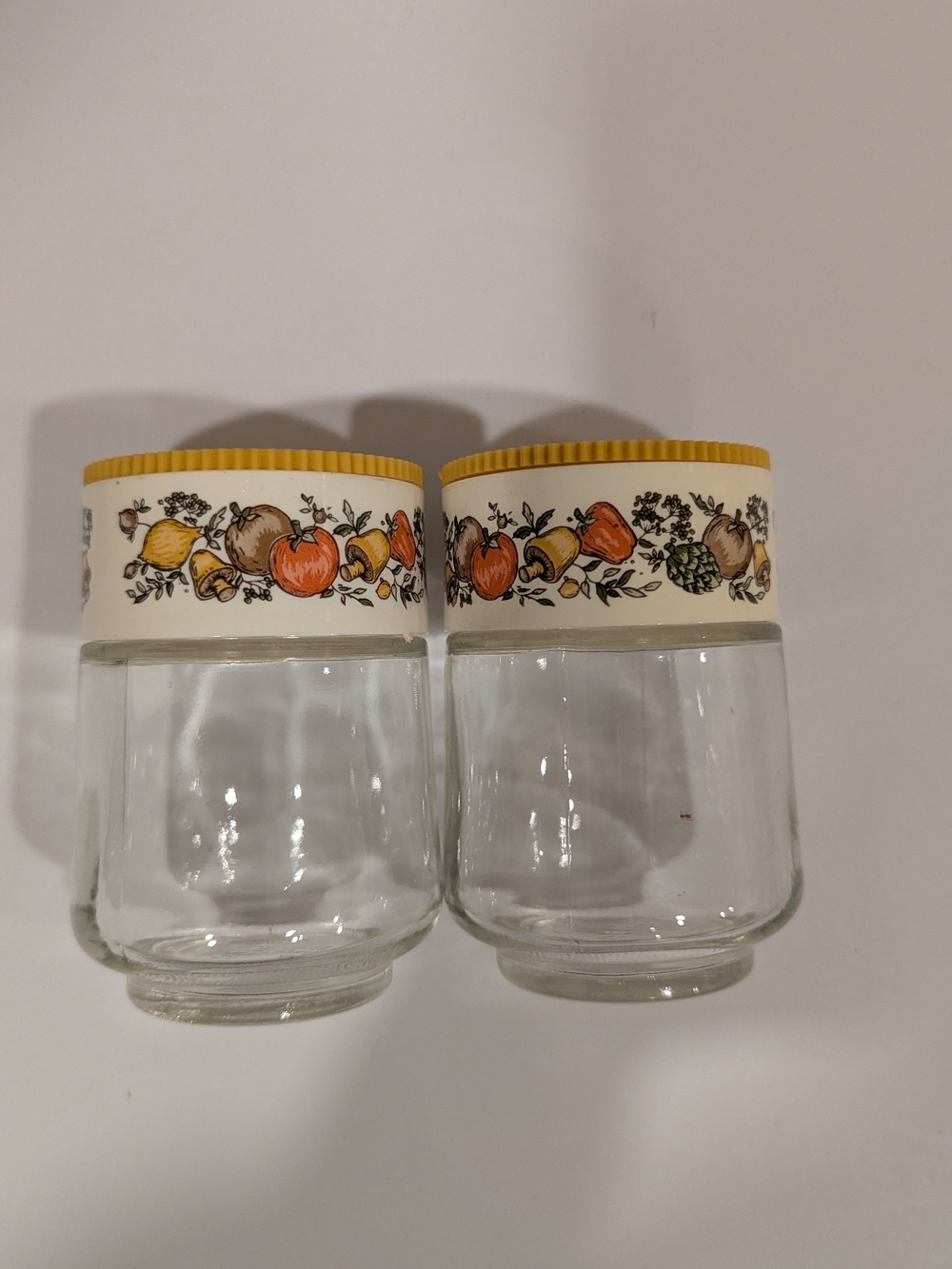 Set of 2 vintage Corning Ware Glass Gemco Spice of Life jars
Excellent Condition